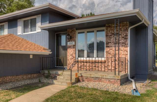Convenient location! Side Split in Western Omaha. photos photos