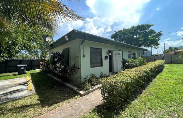 1610 S 19th Ave photos photos