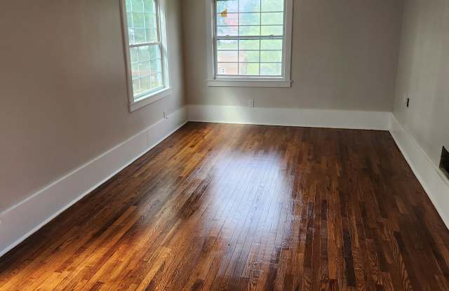 2426 W Wade St photos photos