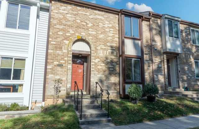 8748 RIDGE HOLLOW Court Gallery 2