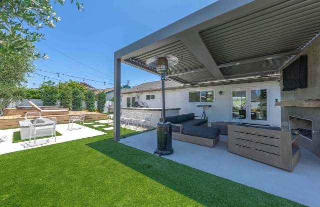 Modern Home with Outdoor Oasis photos photos