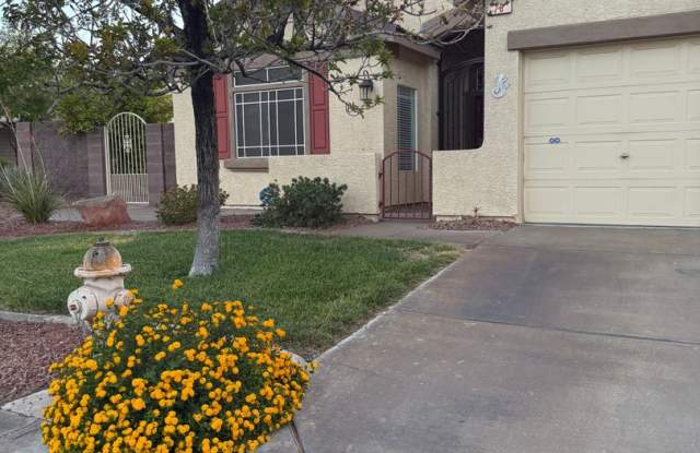 Lovely Single Story Home on a Corner Lot Gallery 4