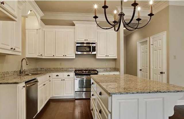 Beautiful Home off Bluebonette and Perkins Gallery 3