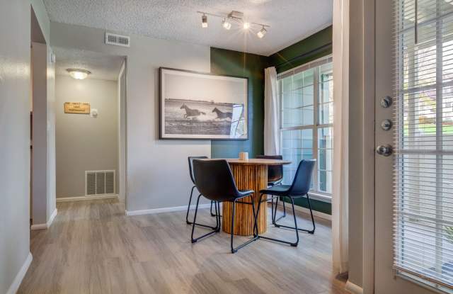 Riverbend Apartments Gallery 4