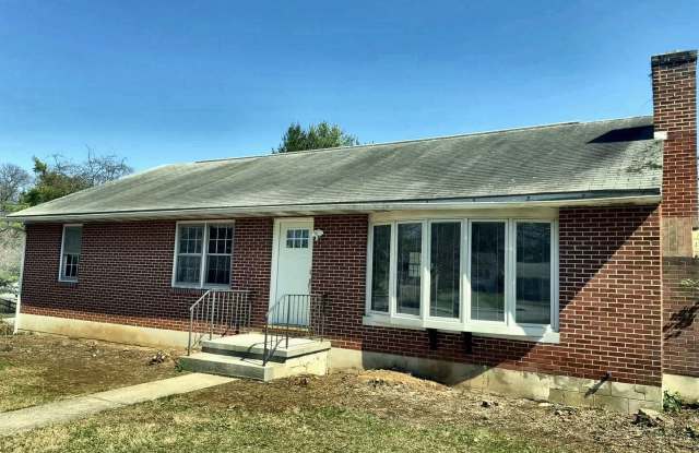 1045 S Pitt St, Carlisle, PA 17013 photos photos