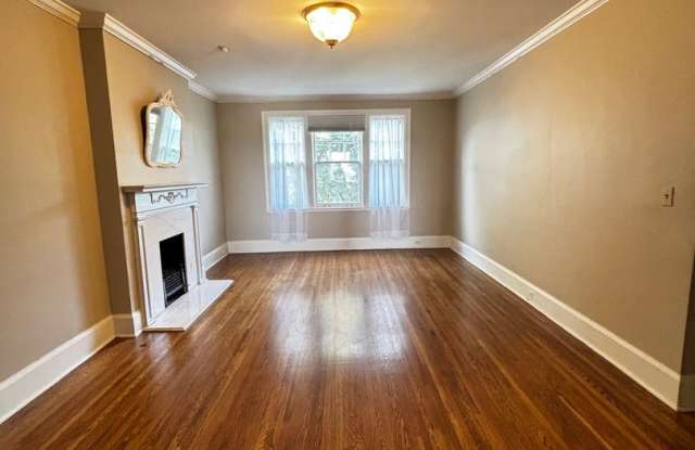 Immaculate 2/1.5/1 Condo off of Riverside Dr with a perfect river view from the top floor! Gallery 4