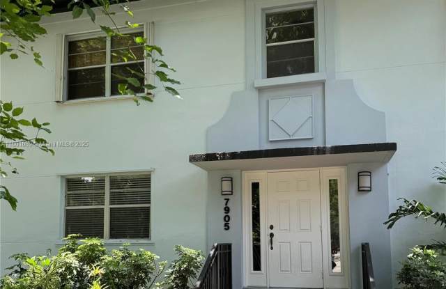 7905 SW 57th Ave photos photos