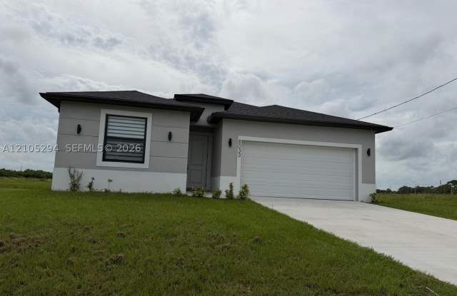 8033 BUTTERCUP CIR LABELLE Gallery 1