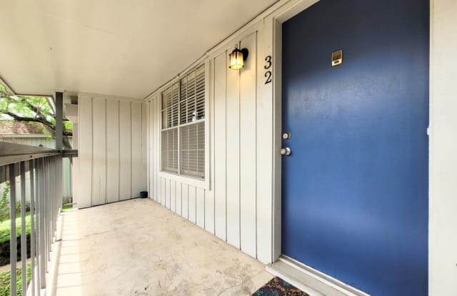 2250 Bering Dr #32 - 2250 Bering Drive, Houston, TX 77057