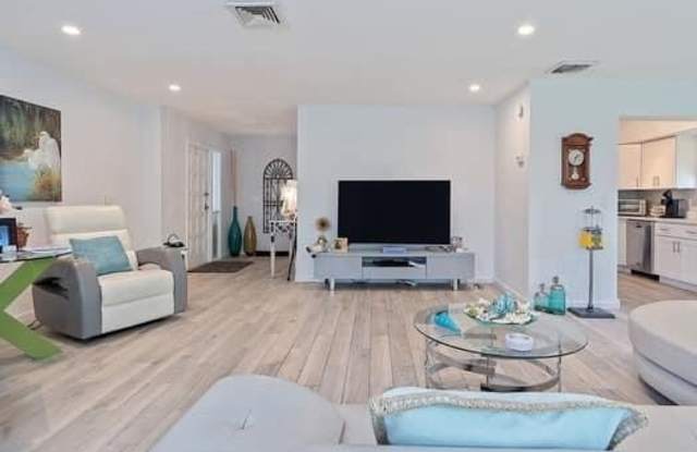 415 Pine Tree Court Gallery 3