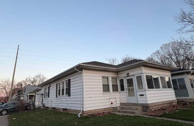 Welcome to this charming 2-bedroom, 1-bathroom single-family home located in the heart of Indianapolis photos photos