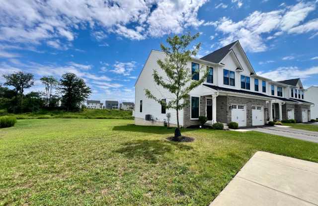 Gorgeous 3-Bedroom Townhome with Garage in Cheltenham! Available NOW! photos photos