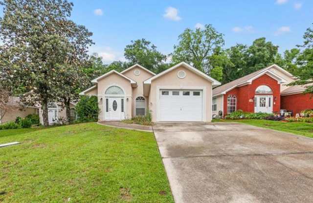 NE Tallahassee Home In Centre Court photos photos