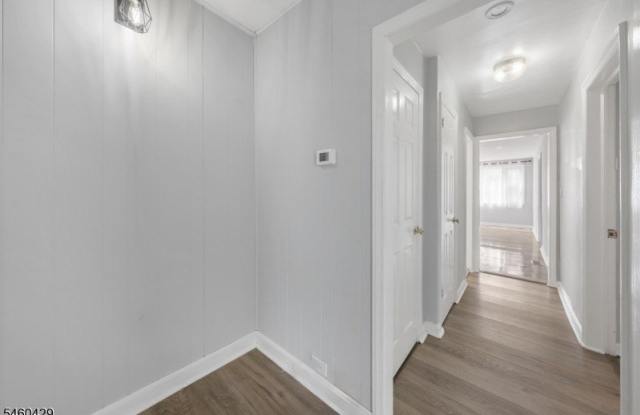 54 Llewellyn Ave Gallery 3