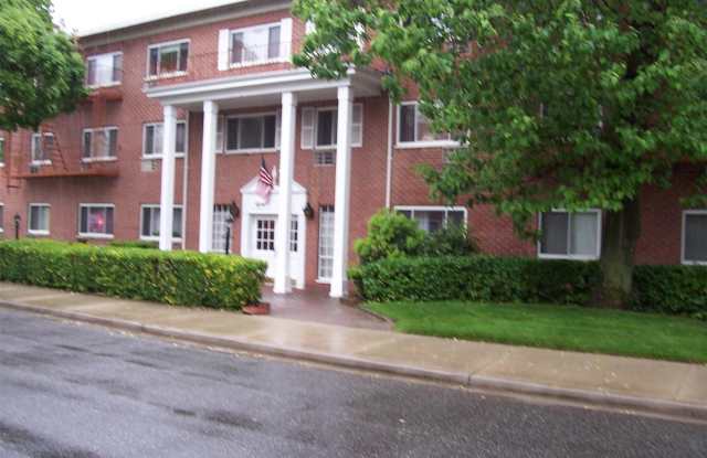 88 Lenox Road - 88 Lenox Road, Rockville Centre, NY 11570