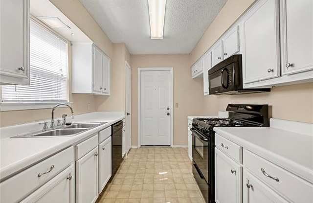 12109 Robin Ridge LN Gallery 3