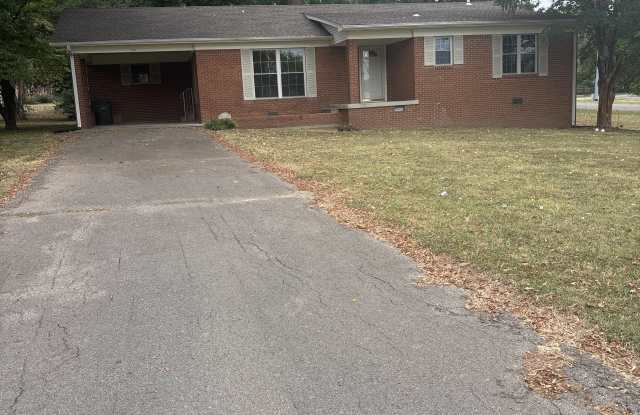 302 Nora Dr - 302 Nora Drive, Newbern, TN 38059