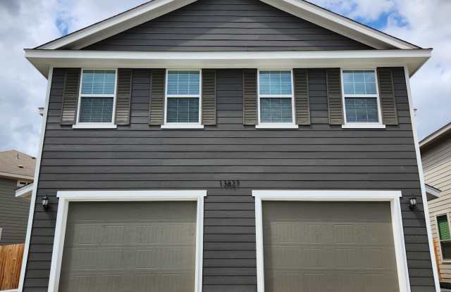 13827 Enzo Gate photos photos