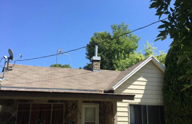 Great 2 br 1 bath House. Pet Friendly. Available for December move in! photos photos