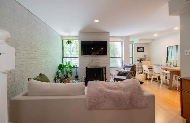 636 W Webster Ave - 636 West Webster Avenue, Chicago, IL 60614