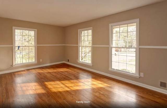 4 Bed 3 Bath in Atlanta! Gallery 4
