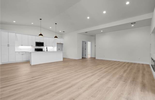 1210 W Dallas photos photos