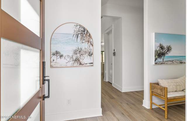 207 LORA Street Gallery 4