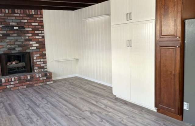 160 Dahlia Ave Gallery 4
