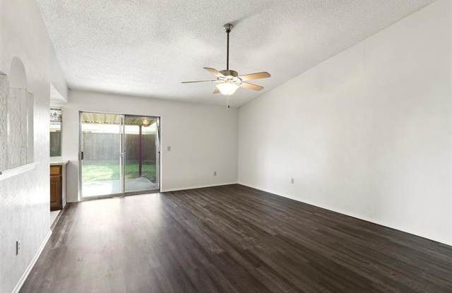 2214 Meadow Glen Drive Gallery 2