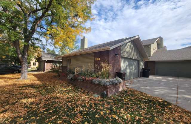 Updated East Boulder Townhome on a quite cul de sac with a 2 car garage! - 1080 Fairway Court, Boulder, CO 80303
