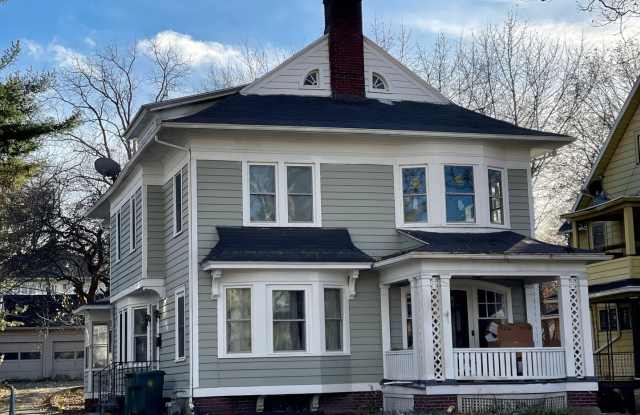 Cozy Multi-Family Unit in Rochester photos photos