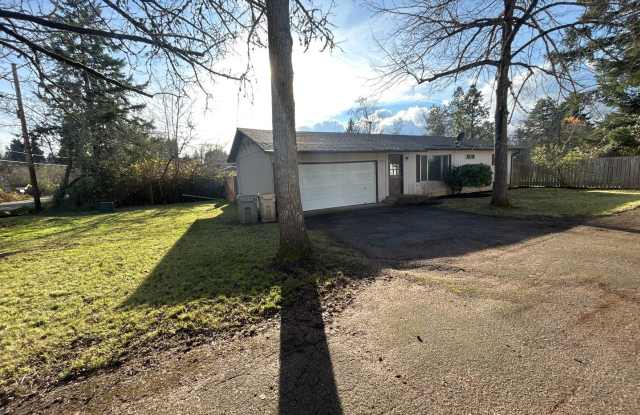 No Rent Until February!! 3 Bedroom 1 Bath House Country Feel with City Access! photos photos