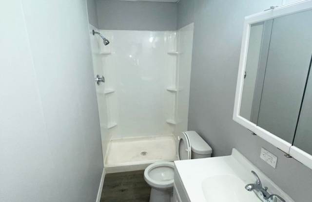 Newly Renovated 2 Bedroom 2 Bathroom Duplex in Hazelwood- New Flooring and Central Air!! photos photos