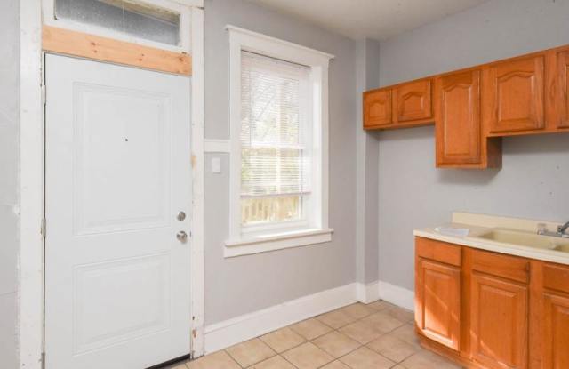 1249 Rosemont Gallery 3