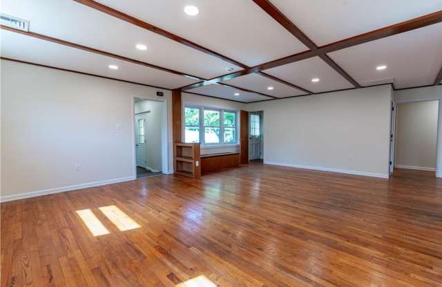 6350 Robin Lane Gallery 3