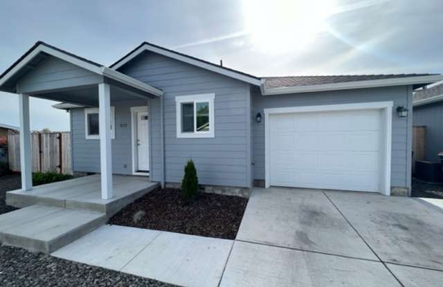 3 BEDROOM SINGLE LEVEL HOME photos photos