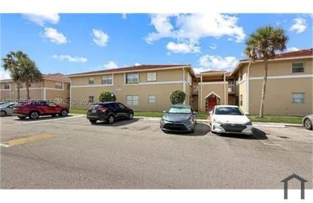 819 TWIN LAKES Drive Gallery 1
