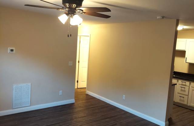 52 Westwood Drive - 13 photos photos