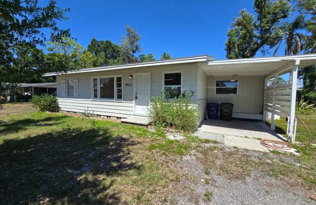 Charming 3 Bed / 2 Bath Annual Rental in Sarasota – Near Legacy Trail on Bee Ridge photos photos