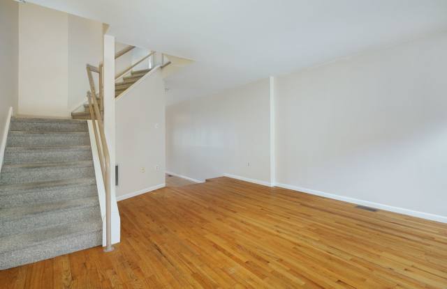Beautiful Bella Vista Three Bedroom Townhome with Parking photos photos Beautiful Bella Vista Three Bedroom Townhome with Parking photos photos