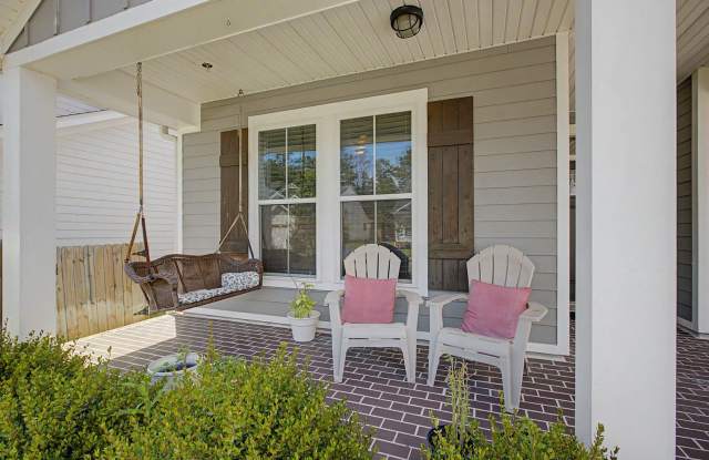 3 Bed / 2 Bath Large Home off Ox Bottom! Gallery 4