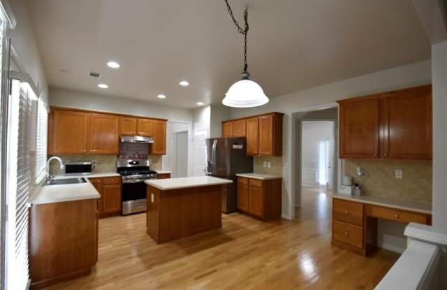 2115 Vistoria Drive Gallery 3