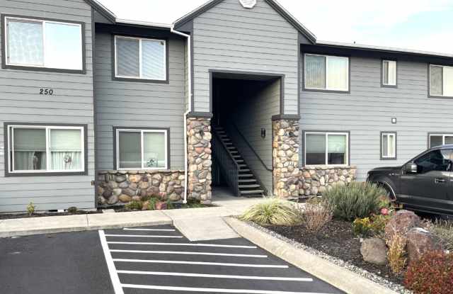 Ground Level River View Condo - 250 Lone Pine Lane, The Dalles, OR 97058