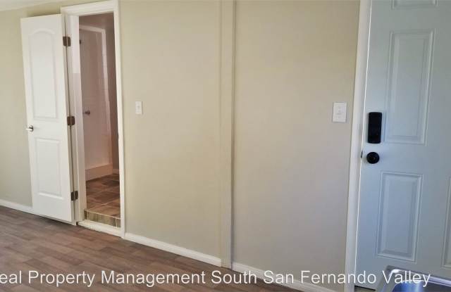 15532 Leadwell Street, Unit B Gallery 3