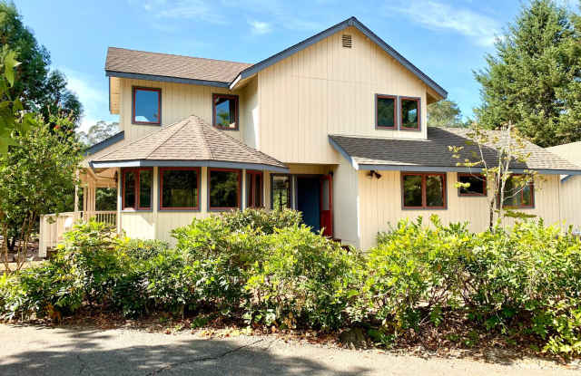 Upgraded Farm House in Sebastopol! Most Utilities Included! - 4442 Vine Hill Road, Sonoma County, CA 95472