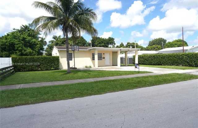 1000 Northeast 13th Avenue - 1000 Northeast 13th Avenue, Homestead, FL 33033