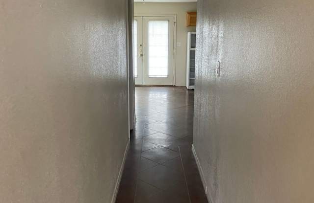 3 BED, 2.5 BATH Townhouse; Close to ACU Gallery 4