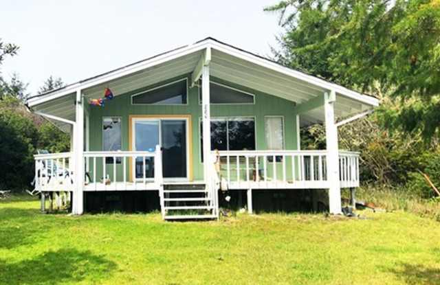 2 BR 1 BA Beach Cabin - 880 Pheasant Court Southwest, Ocean Shores, WA 98569