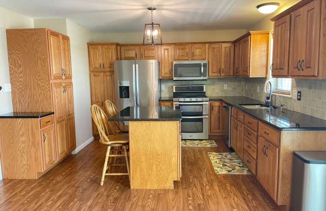 Beautiful Luxury Townhome in Lancaster - 658 Royal View Drive, Lancaster County, PA 17601