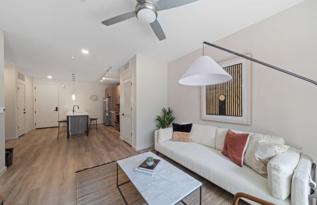 AMLI Broadway Park Gallery 3